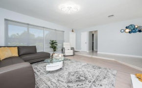 TROPICAL RAINBOW 4BDr 2 Bath HOME WITH HEATED POOL